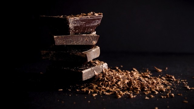Ποια είναι τα οφέλη της μαύρης σοκολάτας;
